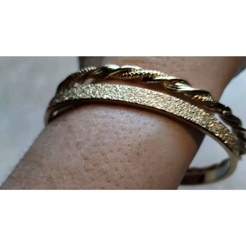Monet Vintage Bracelet Bangles Rope & Glittery Gold Tone Metal Lot Of Two (2) - Picture 10 of 11